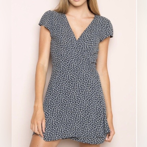 Brandy Melville Navy Floral Robbie Wrap Dress Short Sleeve, S/M - Picture 1 of 4